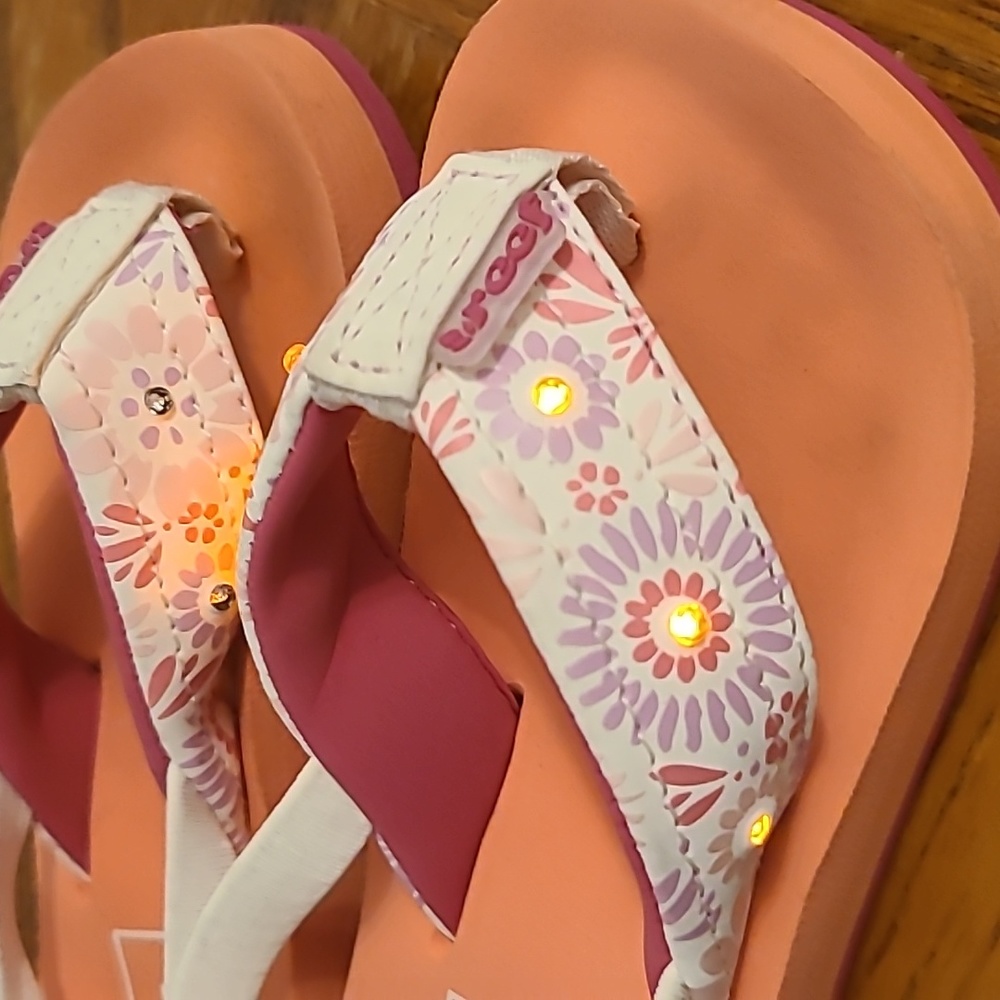Light-Up Sandals - Picture 8 of 8